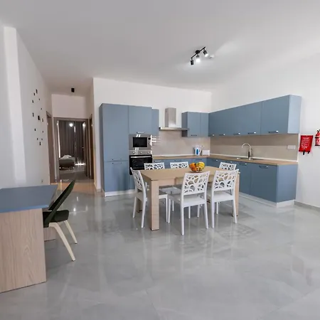 Swieqi Luxury 2bdr Penthouse With Large Terrace דירה