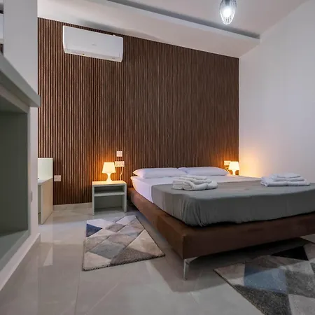 Swieqi Luxury 2bdr Penthouse With Large Terrace דירה *