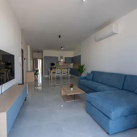 Swieqi Luxury 2bdr Penthouse With Large Terrace דירה *