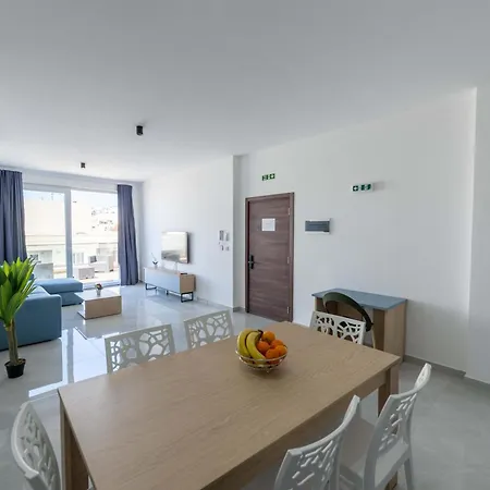 Swieqi Luxury 2bdr Penthouse With Large Terrace דירה *