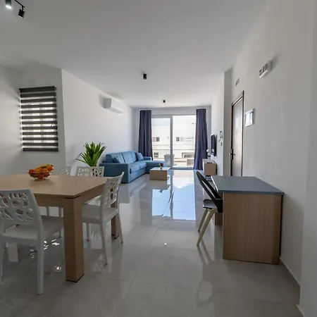 Swieqi Luxury 2bdr Penthouse With Large Terrace Apartament